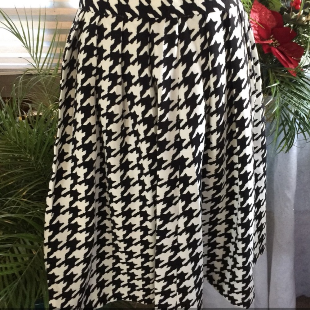 ♥️ Forever 21 Houndstooth Pleated Skirt M ♥️